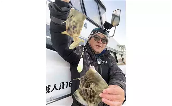 「「初挑戦でも良型続出！」船カワハギ釣りで20cm超含む11尾を手中【大分・SOYAMARU】」の画像