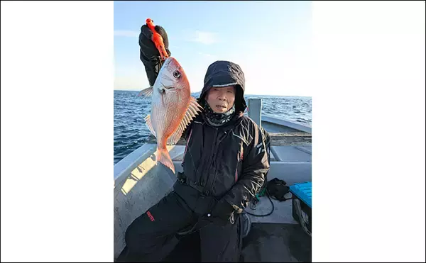 「鳥羽沖のタイラバで45cm級マダイ手中【三重】渋い状況を粘りの釣りで攻略」の画像