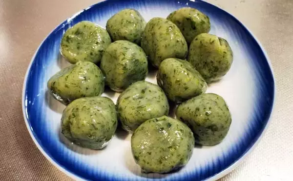 「「釣魚より家族に喜ばれるかも？」渓流釣り場で採れる野草3選【ヨモギ・ユキノシタ・わらび】」の画像