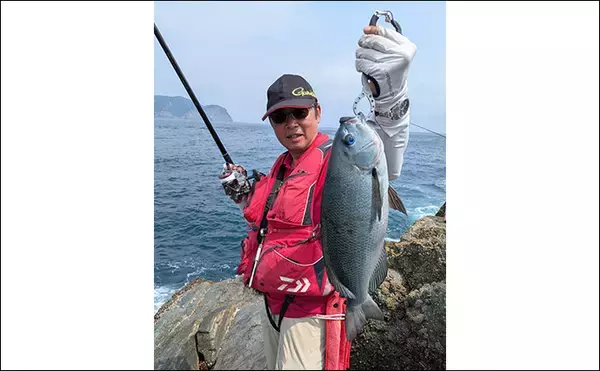 「人気沖磯でフカセ・エギング・ロックゲームの欲張り釣行【大分】本命3魚種と対面成功」の画像