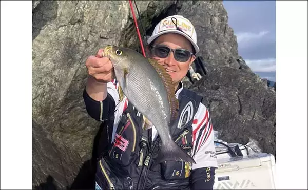 「磯釣りでアカハタ・イサキ・クロ・ハマチと多彩な釣果に大満足！【深島の磯・大分】」の画像