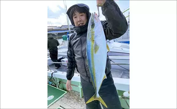 「【沖のルアー釣果速報】ジギングで6.7kg級を頭に極太サワラ乱舞！青物交じりで高活性続く（三重）」の画像