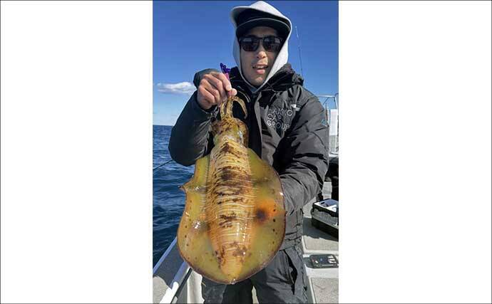 【沖のルアー釣果速報】ジギングで6.7kg級を頭に極太サワラ乱舞！青物交じりで高活性続く（三重）