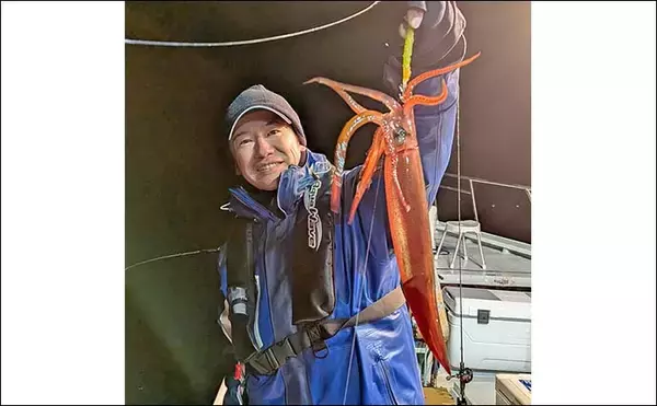 「「ツツイカ3種そろい踏み！」イカメタルゲームでヤリイカ・アカイカ・スルメイカ手中【三重・錦沖】」の画像