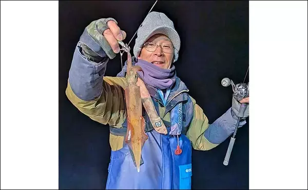 「「ツツイカ3種そろい踏み！」イカメタルゲームでヤリイカ・アカイカ・スルメイカ手中【三重・錦沖】」の画像