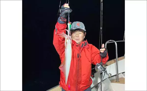 「夜焚きイカのシーズン開幕！ 良型交え釣る人80尾【夜焚きイカ釣果速報6選・福岡】」の画像