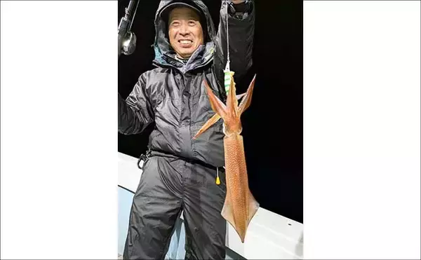 「夜焚きイカのシーズン開幕！ 良型交え釣る人80尾【夜焚きイカ釣果速報6選・福岡】」の画像