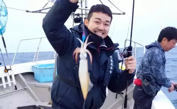 「夜焚きイカのシーズン開幕！ 良型交え釣る人80尾【夜焚きイカ釣果速報6選・福岡】」の画像