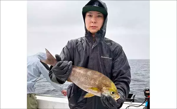 「【沖釣り釣果速報】博多湾内のタチウオ便で指5本級混じりに船中トップ27尾（福岡）」の画像