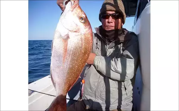 「【沖のルアー釣果速報】玄界灘ジギングで11kgの特大ヒラマサ浮上！（福岡）」の画像