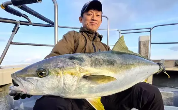 「【沖のルアー釣果速報】玄界灘ジギングで11kgの特大ヒラマサ浮上！（福岡）」の画像