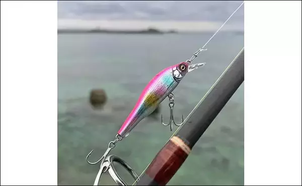 「沖縄の離島『伊是名島』陸っぱりルアー釣行で4目釣果　ロッド1本でイカも魚も？」の画像