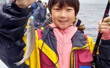東京湾の船シロギス釣りで20cm超え極太サイズが続々【進丸】大型狙いのチャンス！