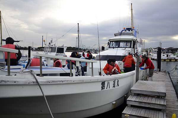 東京湾の船シロギス釣りで20cm超え極太サイズが続々【進丸】大型狙いのチャンス！