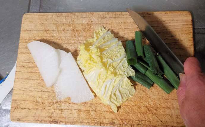 釣った魚で作る「温か」レシピ：キビレと冬野菜の鍋　優しい味付けがマッチ