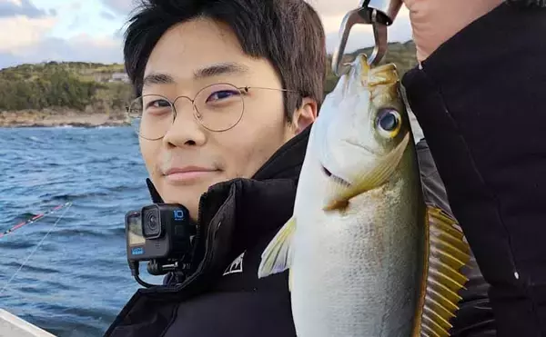 伝馬船の「カセ釣り」でイサキ2桁釣果【和歌山】釣った魚の握り寿司に舌鼓