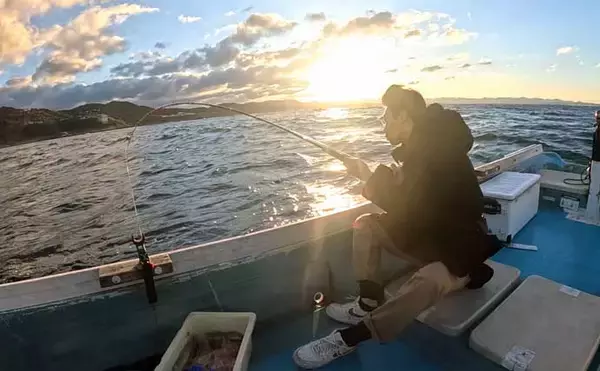 「伝馬船の「カセ釣り」でイサキ2桁釣果【和歌山】釣った魚の握り寿司に舌鼓」の画像