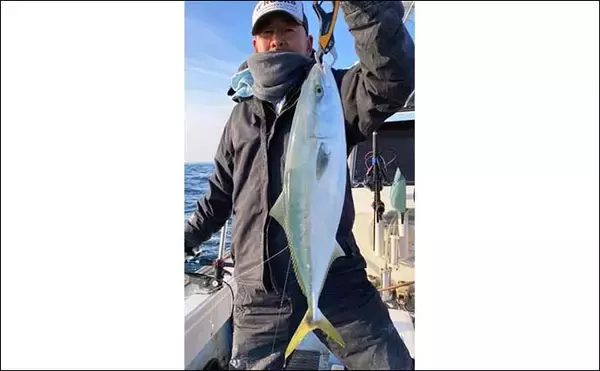「落とし込み釣りで良型青物にマダイ【山口】 釣れない時間のジギングでもヒット」の画像