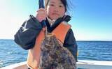 「釣りガールが60cmヒラメ手中！ 釣具屋主催の「ヒラメ船釣り体験」に参加【神奈川】」の画像1
