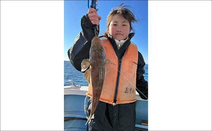 釣りガールが60cmヒラメ手中！ 釣具屋主催の「ヒラメ船釣り体験」に参加【神奈川】