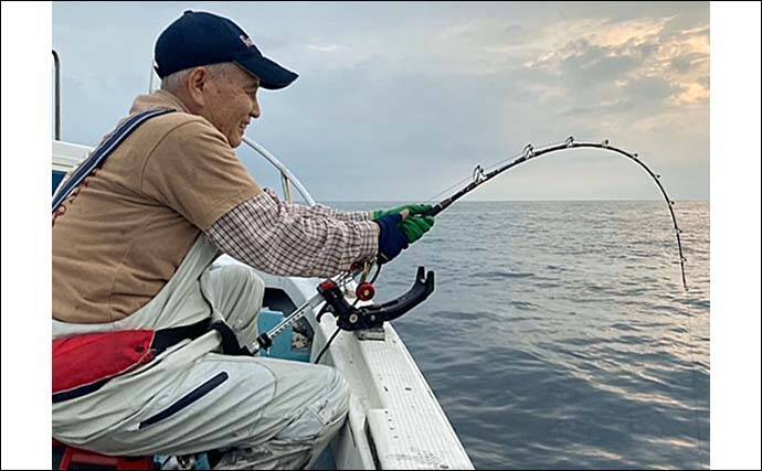 船でのイカ泳がせ釣りで98cm13kg頭に良型アラ クエ 2尾堂々浮上 22年8月25日 エキサイトニュース 2 3