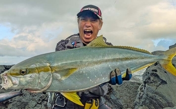 五島列島の遠征ロックショア釣行でヒラマサ5kg級手中！【長崎・小値賀島】地磯歩きでチャンスつかむ