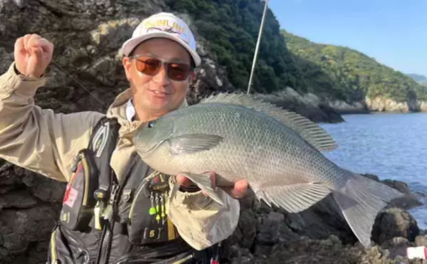 「大分県鶴見の沖磯で良型イサキが連発！　40cm後半のクロ（グレ）も登場」の画像