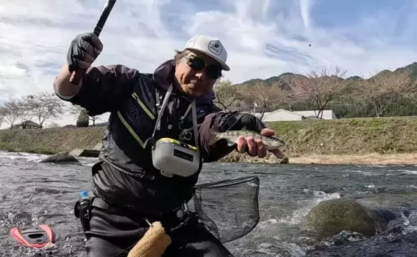 「長良川本流の渓流エサ釣りで20cm超えアマゴが連発！【岐阜】40cm級ニジマスもヒット」の画像