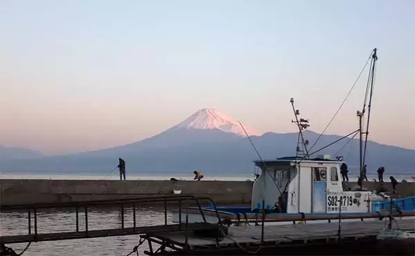 「初めての「海上釣り堀」　【種類・選び方・事前準備・持ち物を解説】」の画像