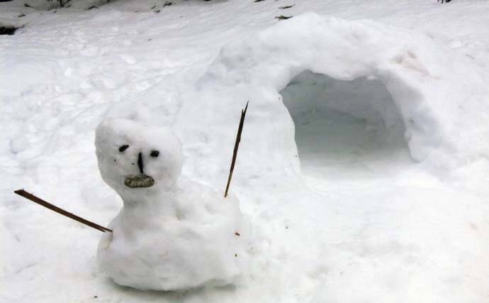 残雪の田村川で渓流釣り満喫　エン堤下プール狙いアマゴ＆ニジマス手中