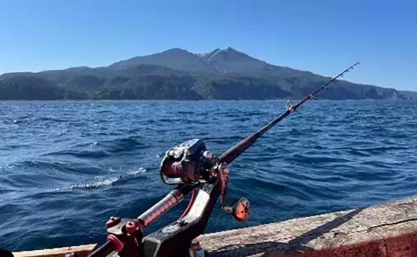 「知床・ウトロからアキアジ（シャケ）を釣る　2日間で合計30尾超と快釣」の画像