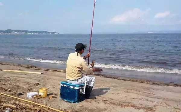 「三浦海岸での投げ釣りで17cm頭にシロギス21尾！【神奈川】2～4色付近でヒット」の画像