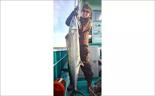 「【沖釣り釣果速報】全員1kgアップ達成！ティップランで良型アオリイカ船中11匹（三重）」の画像