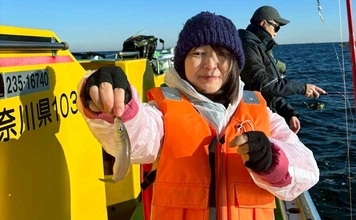 「寒さを忘れる好反応！」東京湾の船シロギス釣りで11〜39尾と数伸びる【金沢八景・荒川屋】