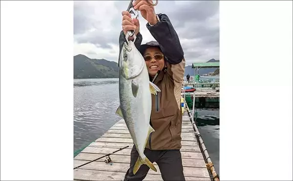 「海上釣り堀で美味魚「シマアジ」に挑戦【貞丸・三重】本命5匹にマダイ7匹を好捕！」の画像