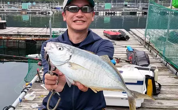 「海上釣り堀で美味魚「シマアジ」に挑戦【貞丸・三重】本命5匹にマダイ7匹を好捕！」の画像