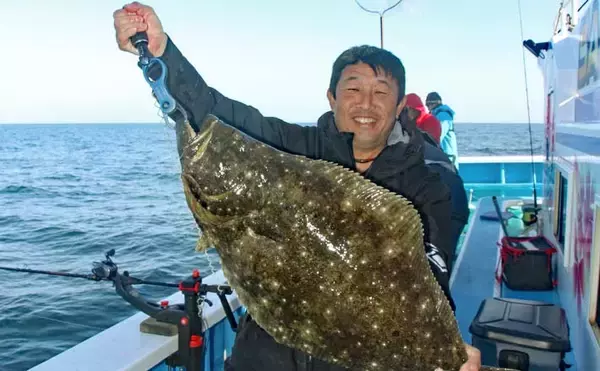 広域解禁した茨城沖の船ヒラメ釣りで5kg筆頭に本命続々登場【桜井丸】