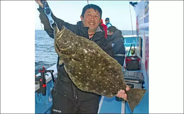 「広域解禁した茨城沖の船ヒラメ釣りで5kg筆頭に本命続々登場【桜井丸】」の画像