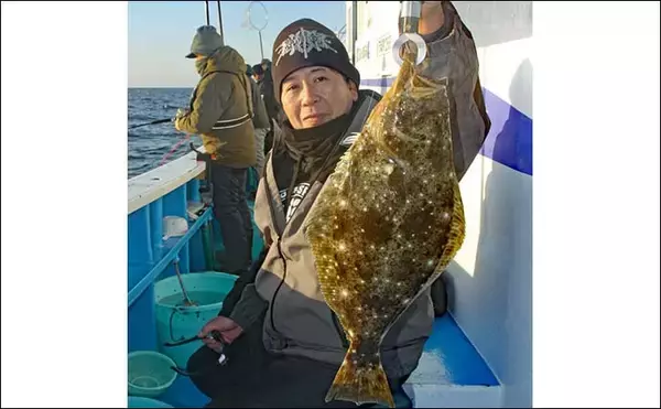 「広域解禁した茨城沖の船ヒラメ釣りで5kg筆頭に本命続々登場【桜井丸】」の画像