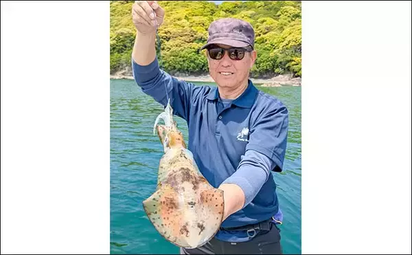 「イカダのヤエン釣りで1.24kgのアオリイカを確保【三重・迫間浦】エギングでも良型キャッチ」の画像