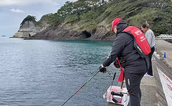 「「思わぬ大物がヒット！」メジナ狙いのフカセ釣りで64.5cmのコロダイ降臨【西伊豆・仁科漁港】」の画像