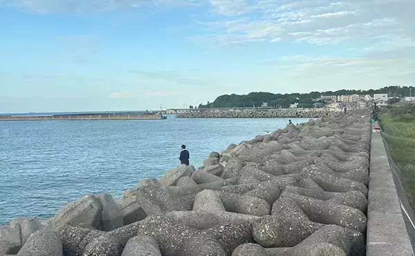 「釣りの「めっちゃ痛い！」思い出　深夜に消波ブロックへ落下して奇跡の生還」の画像