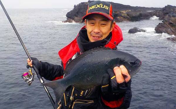 城ヶ島の地磯でフカセ釣り堪能 夕マヅメに35cm級メジナが連発 22年2月16日 エキサイトニュース