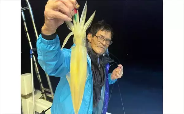 「イカメタルでも複数人100尾超え！数釣り加速中【夜焚きイカ釣果速報18選・福岡】」の画像
