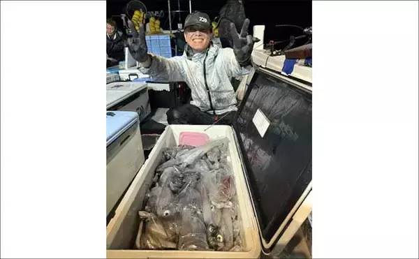 「イカメタルでも複数人100尾超え！数釣り加速中【夜焚きイカ釣果速報18選・福岡】」の画像
