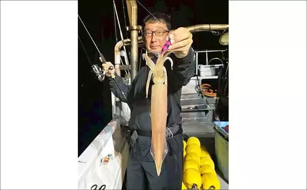 「イカメタルでも複数人100尾超え！数釣り加速中【夜焚きイカ釣果速報18選・福岡】」の画像
