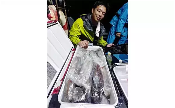 「イカメタルでも複数人100尾超え！数釣り加速中【夜焚きイカ釣果速報18選・福岡】」の画像