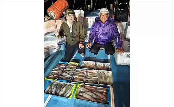 「イカメタルでも複数人100尾超え！数釣り加速中【夜焚きイカ釣果速報18選・福岡】」の画像