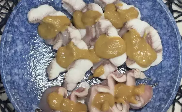 「陸に揚げても7日間生きるという『ナヌカザメ』を食べてみた　味はまるでスルメイカ？」の画像