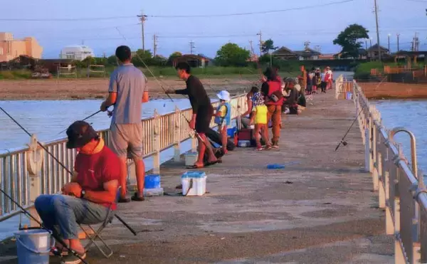 「三重・釣り桟橋でのチョイ投げ釣りでキス12匹　引き釣りで狙うのが吉」の画像
